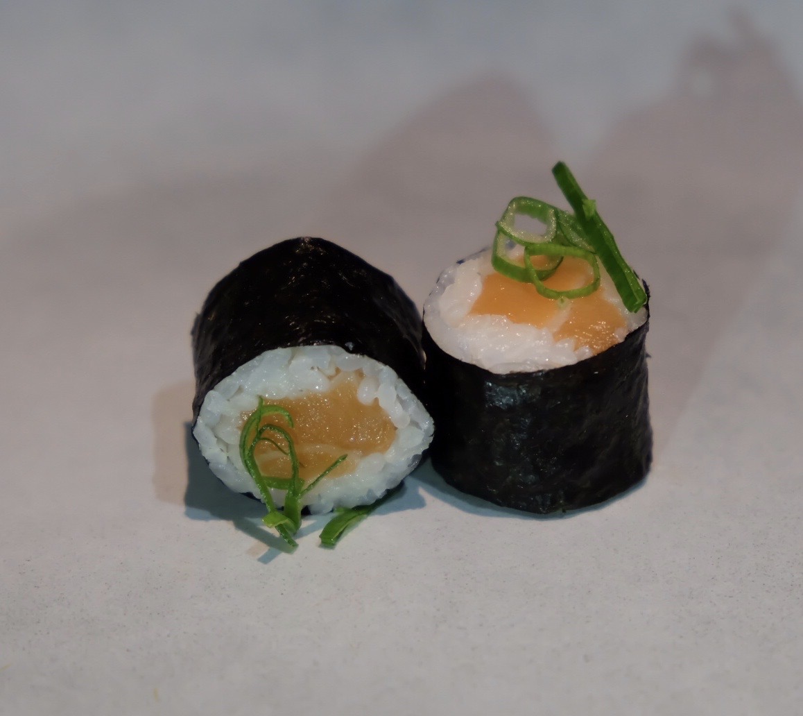 Laks Med Forårsløg Hoso Maki (8 stk.)