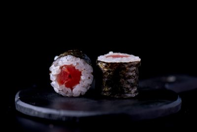 Tun Med Forårsløg Hoso Maki (8 stk.)